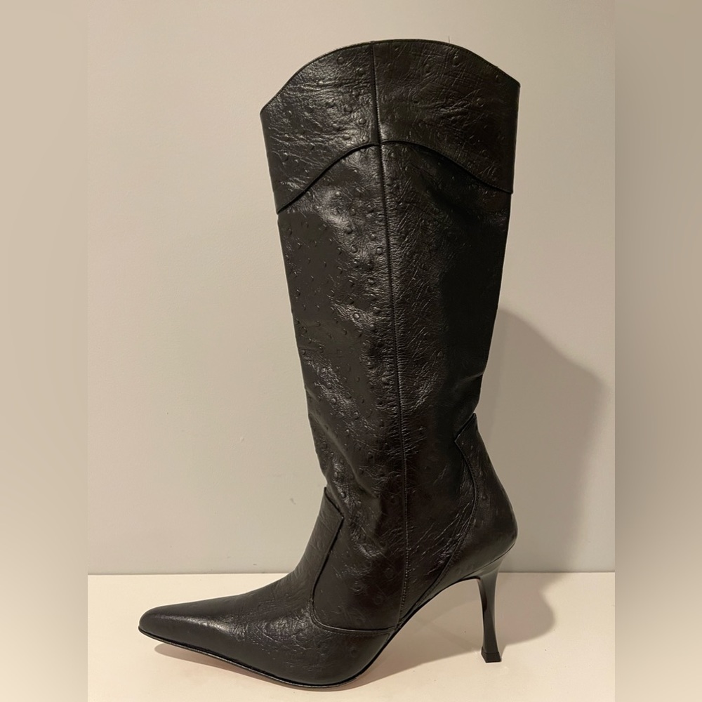 Woman knee hight boot size 8. pointed toe. Hand made boots, leather